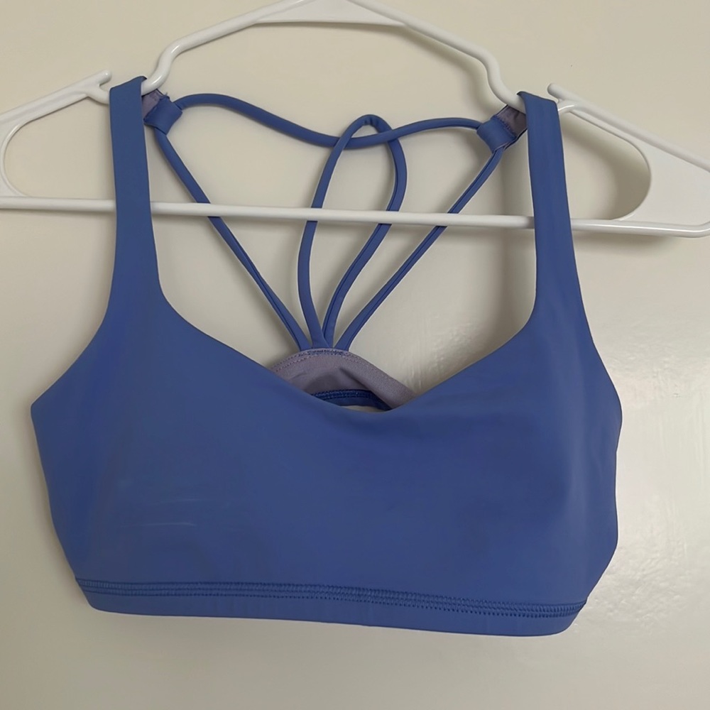 EUC lululemon free to be bra in periwinkle size 4